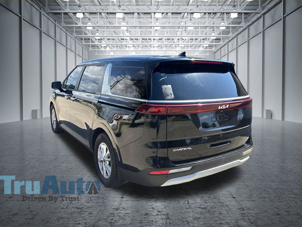 Used 2023 Kia Carnival LX FWD image 5
