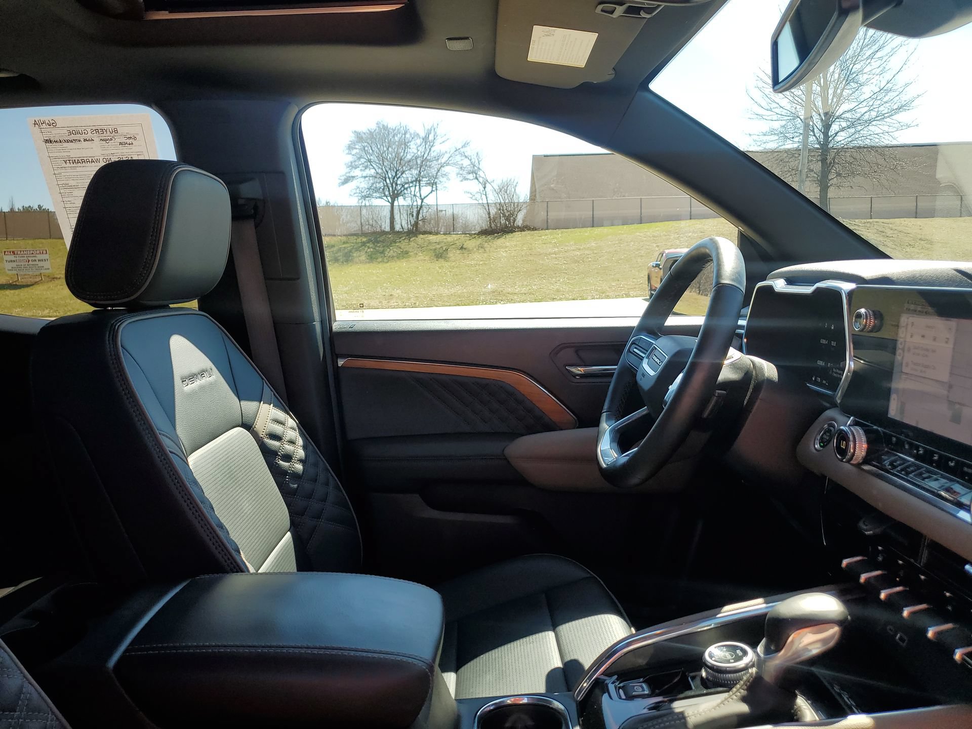 Used 2025 GMC Canyon Denali AWD/4WD image 35