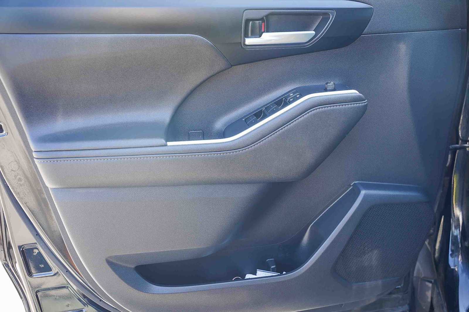 Used 2021 Toyota Highlander XLE image 22