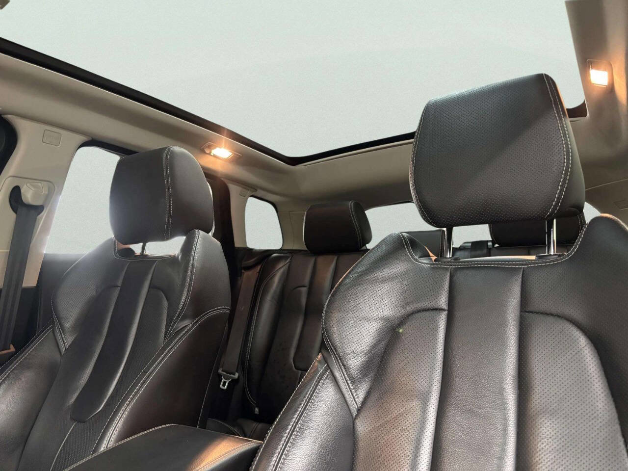 Used 2012 Land Rover Range Rover Evoque Dynamic image 15