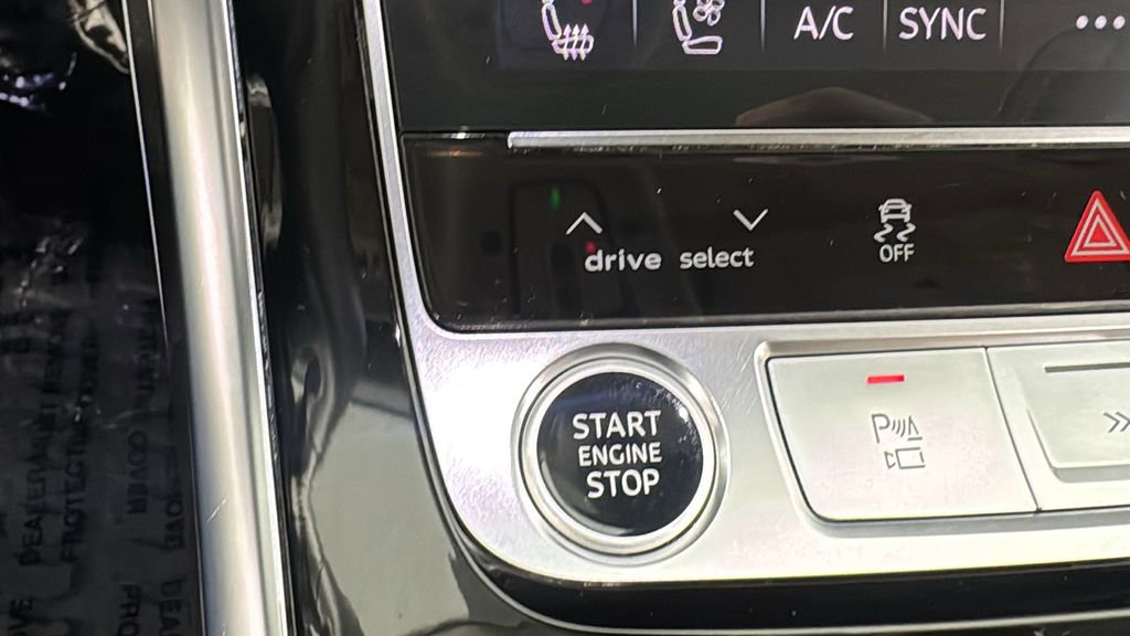 Used 2023 Audi Q8 Prestige image 25