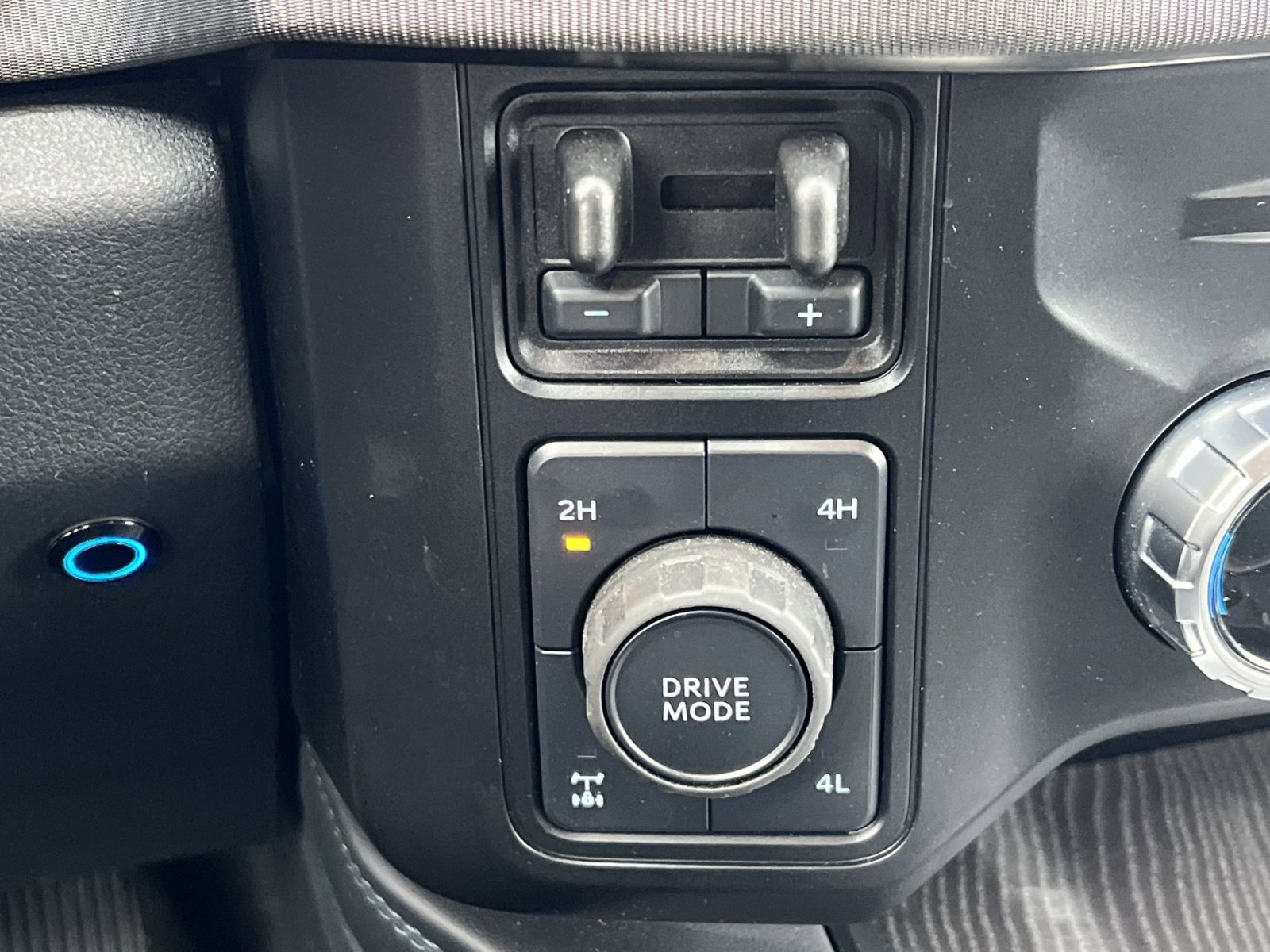 Used 2025 Ford F350 Platinum image 30