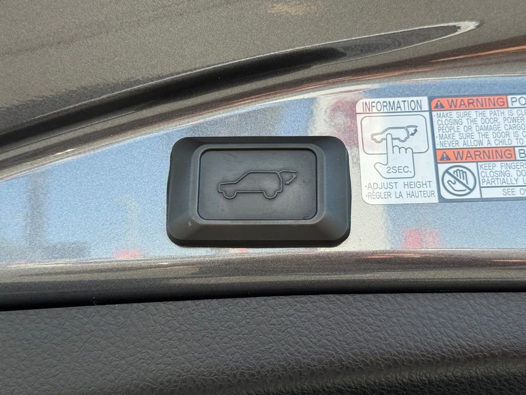 Used 2017 Toyota RAV4 Limited image 17