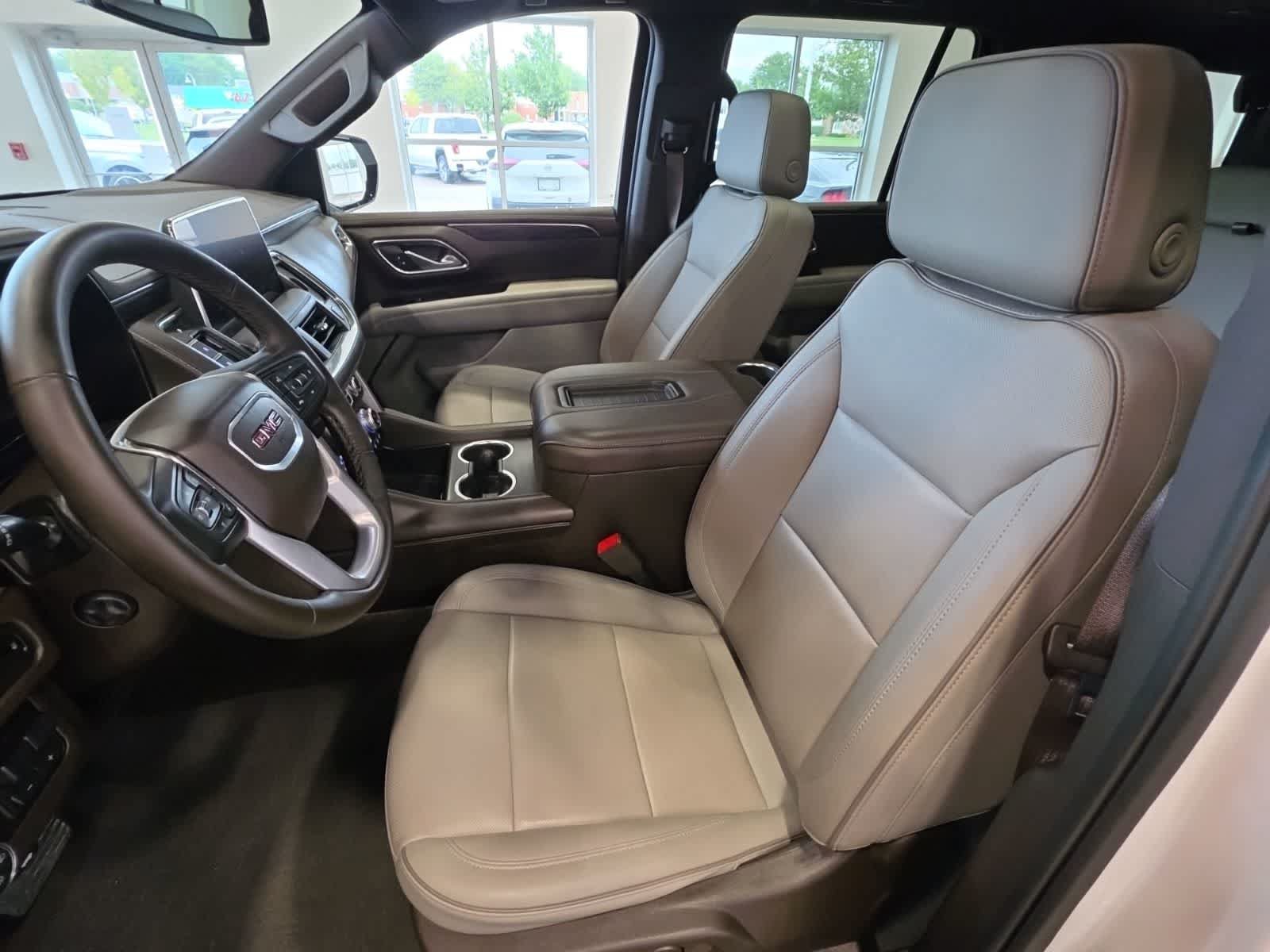Used 2024 GMC Yukon SLT w/ SLT Premium Package AWD/4WD image 21