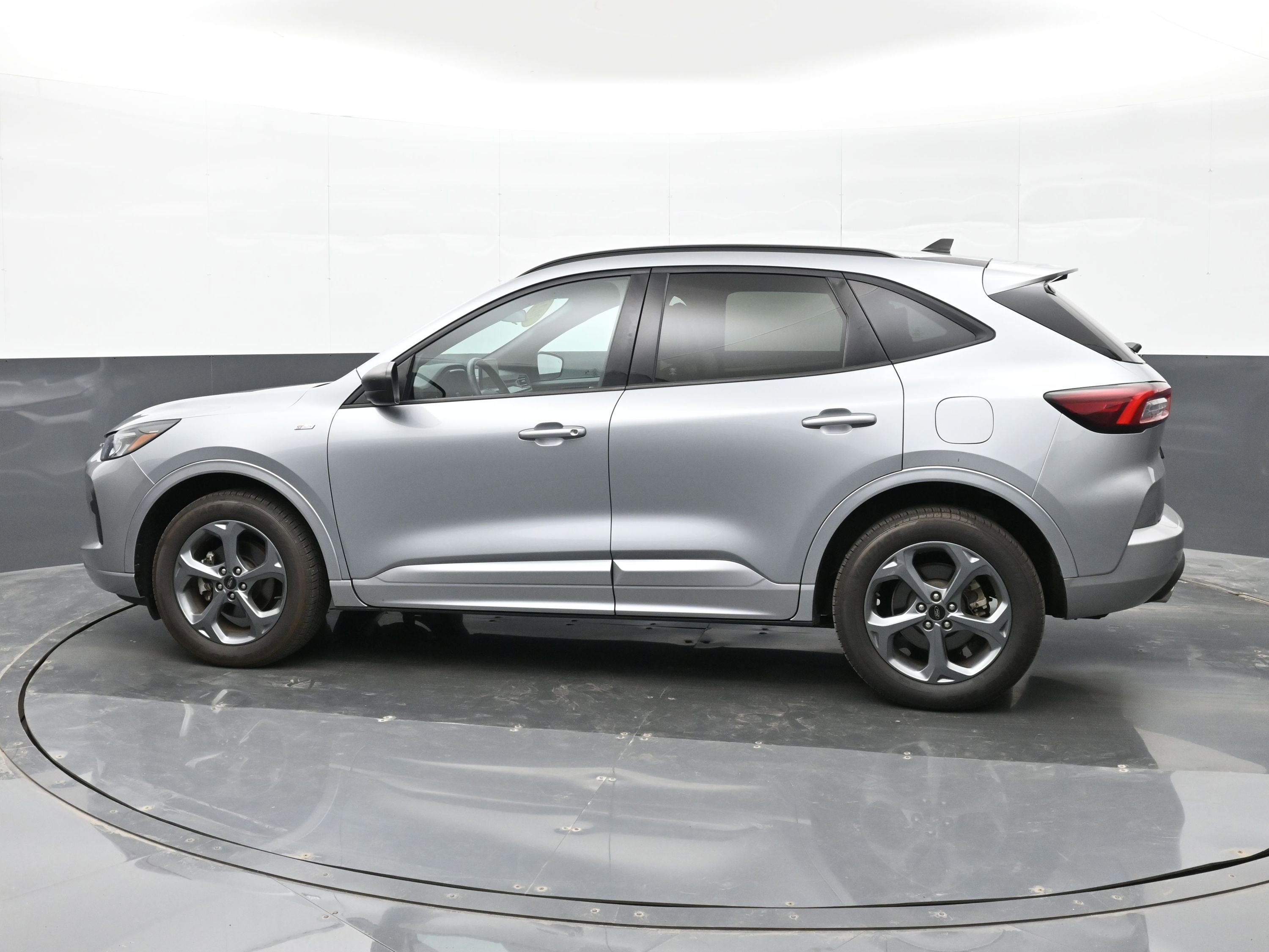 Used 2023 Ford Escape ST-Line image 9