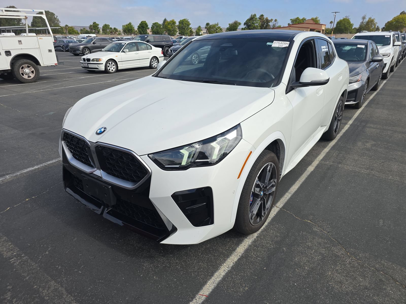 Used 2025 BMW X2 xDrive28i AWD/4WD image 1