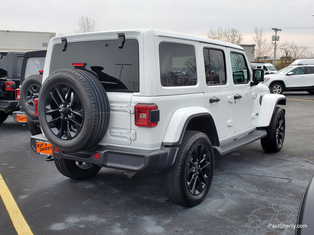 Used 2025 Jeep Wrangler Sahara image 10
