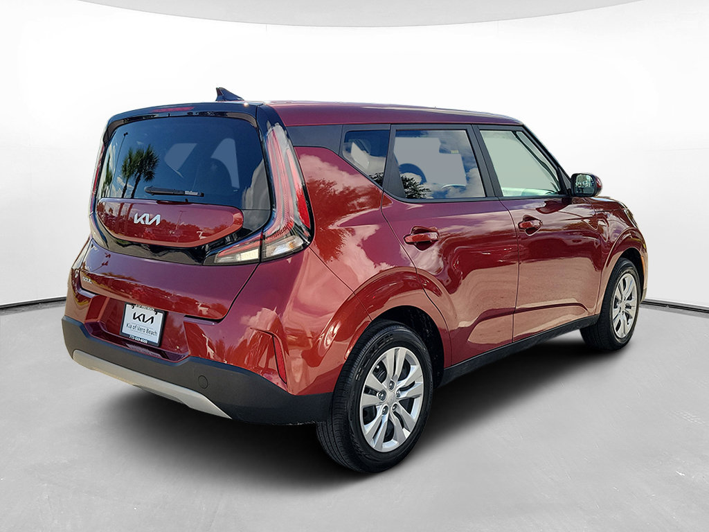 Used 2025 Kia Soul LX FWD image 4
