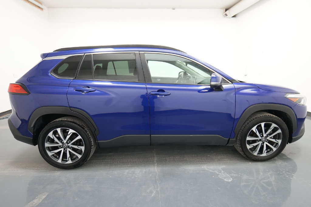 Used 2022 Toyota Corolla Cross XLE w/ Convenience Package AWD/4WD image 10
