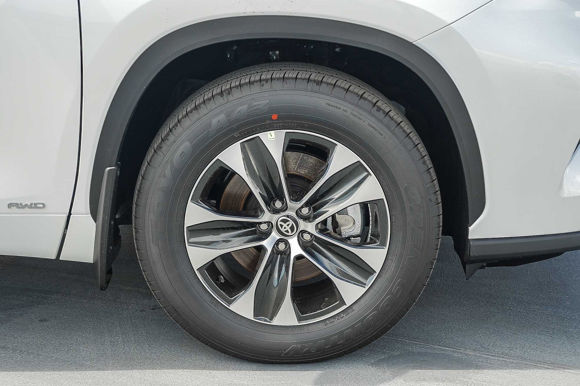 New 2026 Toyota Highlander XLE image 11