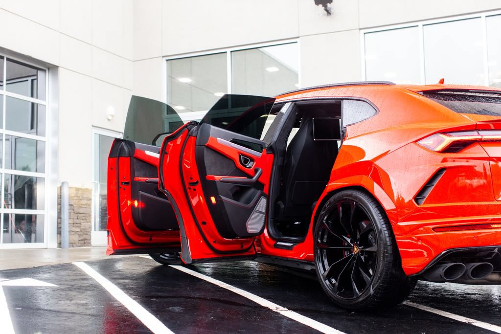 Used 2019 Lamborghini Urus AWD/4WD image 16