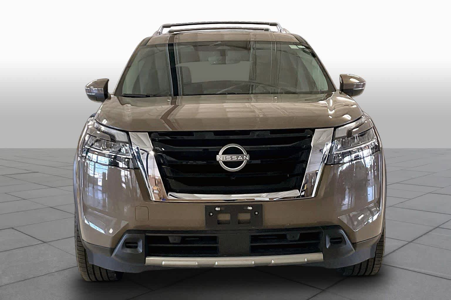 Used 2024 Nissan Pathfinder Platinum w/ Cargo Package AWD/4WD image 3
