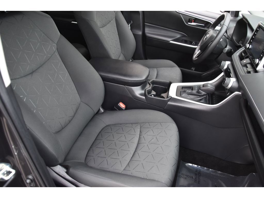Used 2021 Toyota RAV4 XLE image 29
