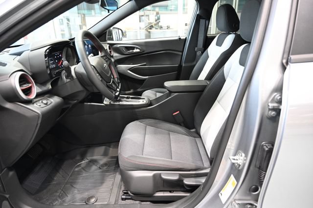 New 2026 Chevrolet Trax RS w/ Sunroof Package FWD image 9