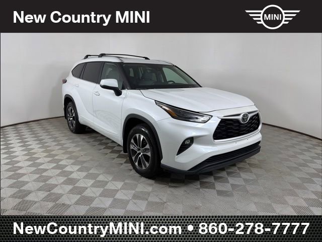 Used 2025 Toyota Highlander XLE w/ Protection Package #3 (TMS) image 1
