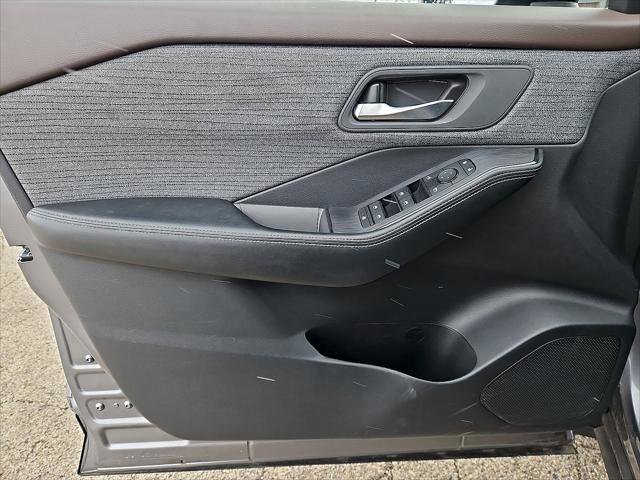 Used 2023 Nissan Rogue SV FWD image 10