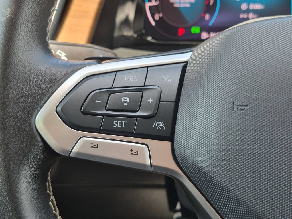 Used 2025 Volkswagen Atlas SE FWD image 21