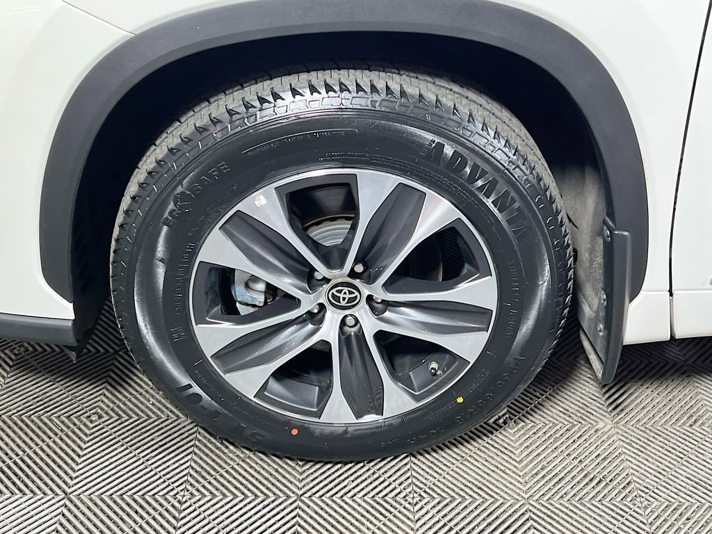 Certified 2020 Toyota Highlander XLE AWD/4WD image 33