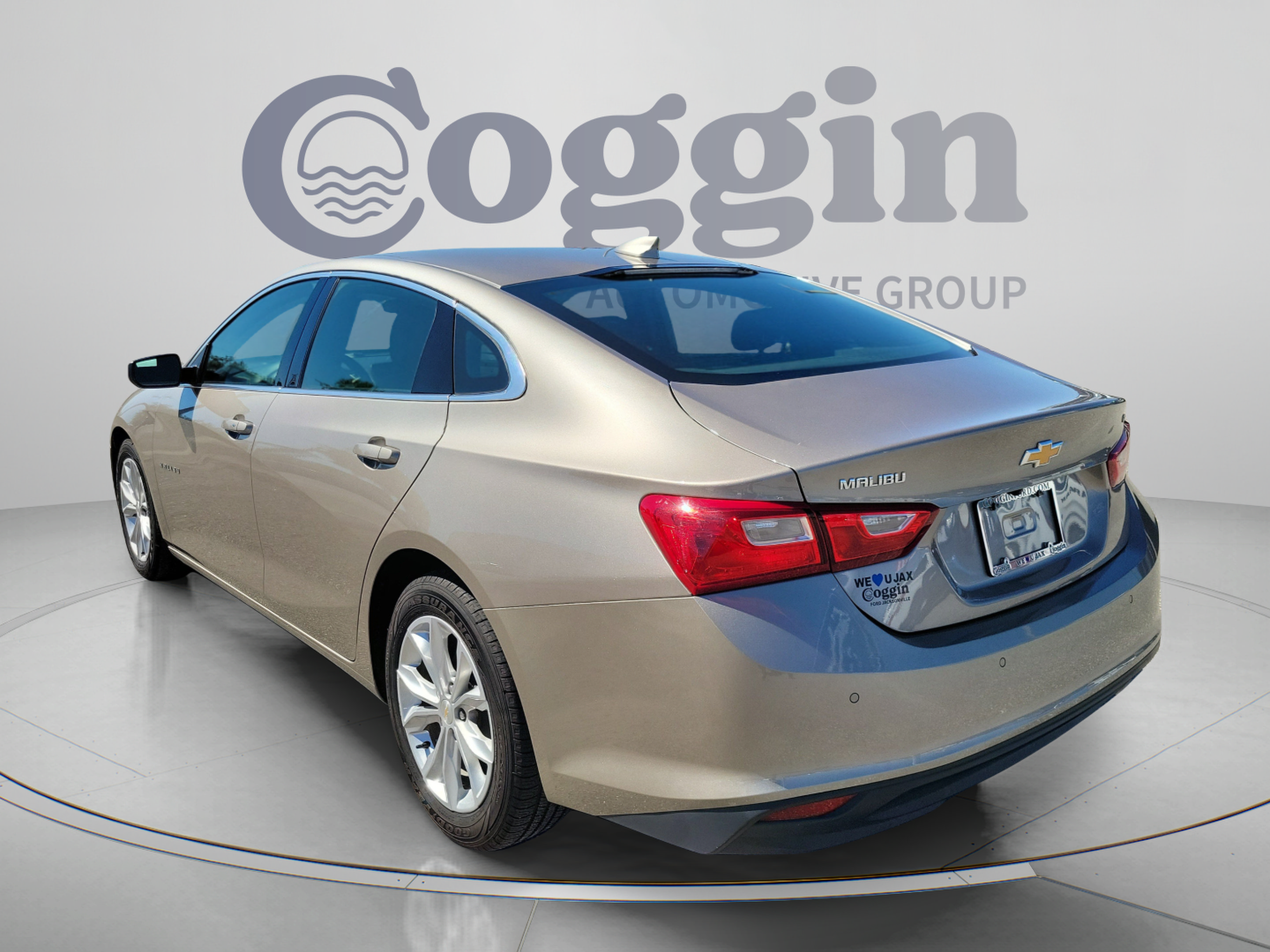 Used 2025 Chevrolet Malibu LT FWD image 2