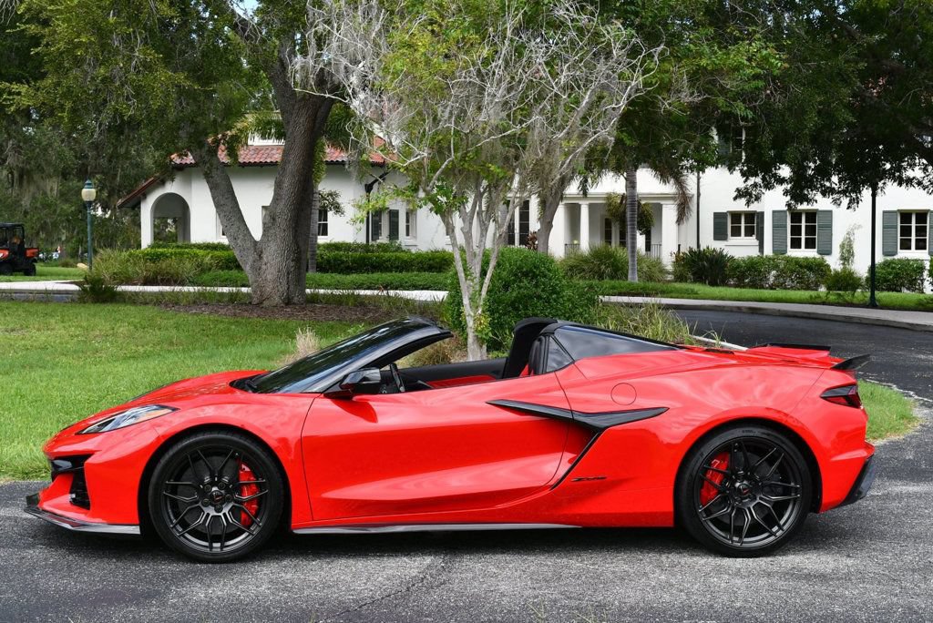 Used 2023 Chevrolet Corvette Z06 w/ Stealth Interior Trim Package RWD image 31