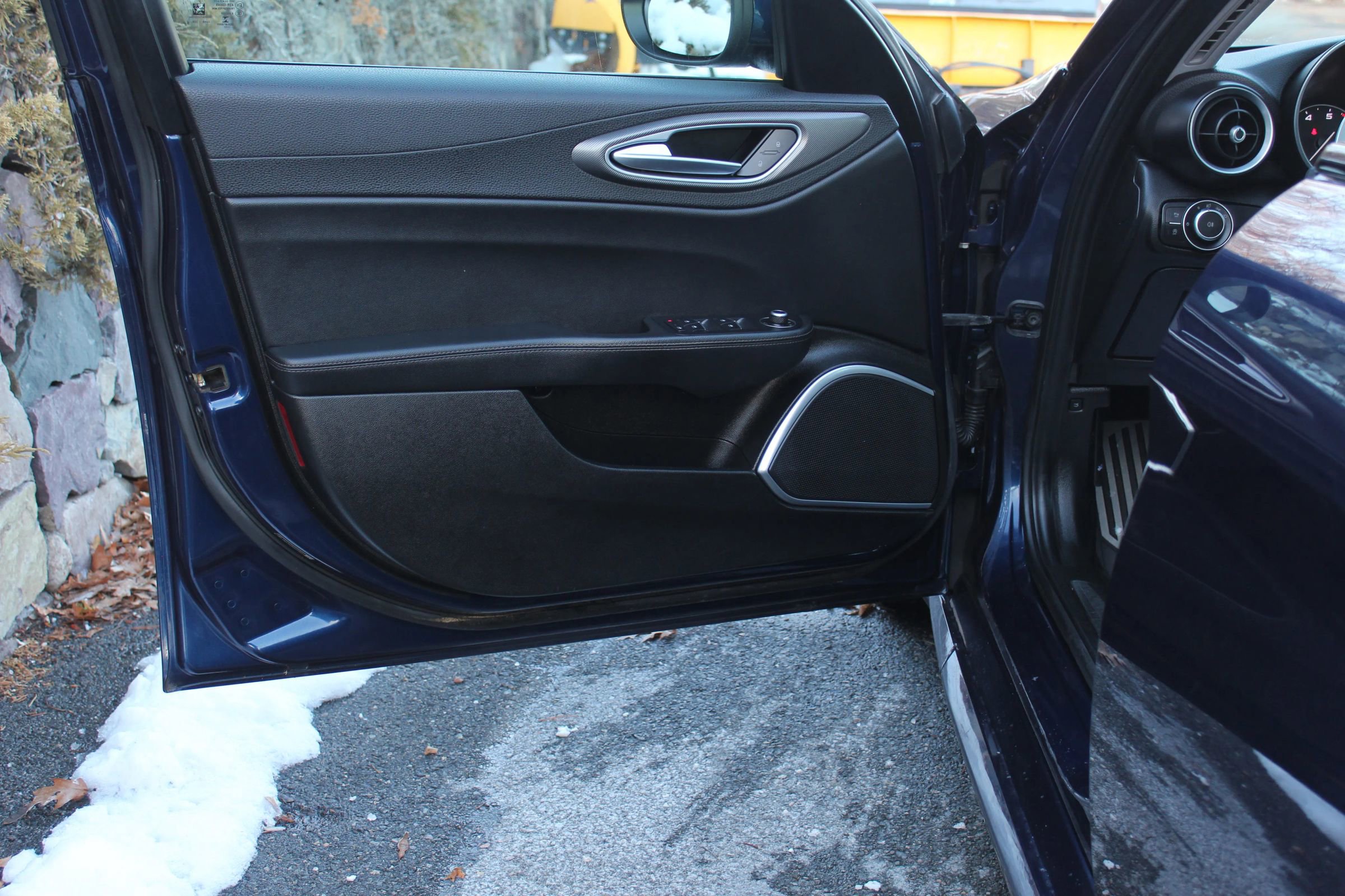 Used 2017 Alfa Romeo Giulia Sedan 4D image 12