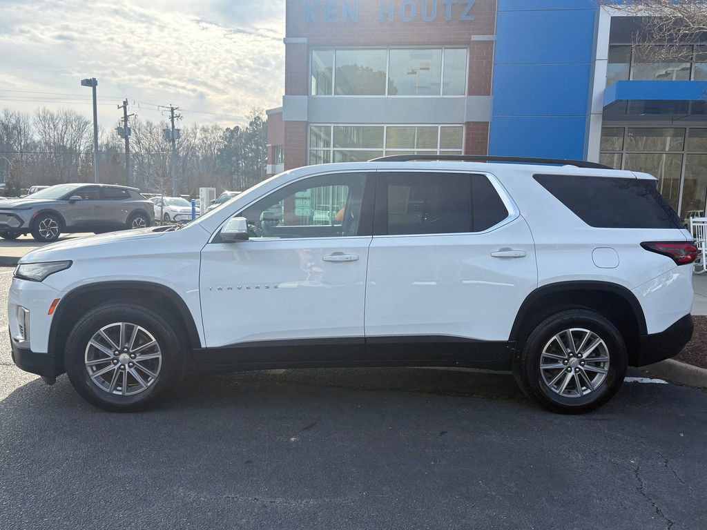Used 2023 Chevrolet Traverse LT image 2