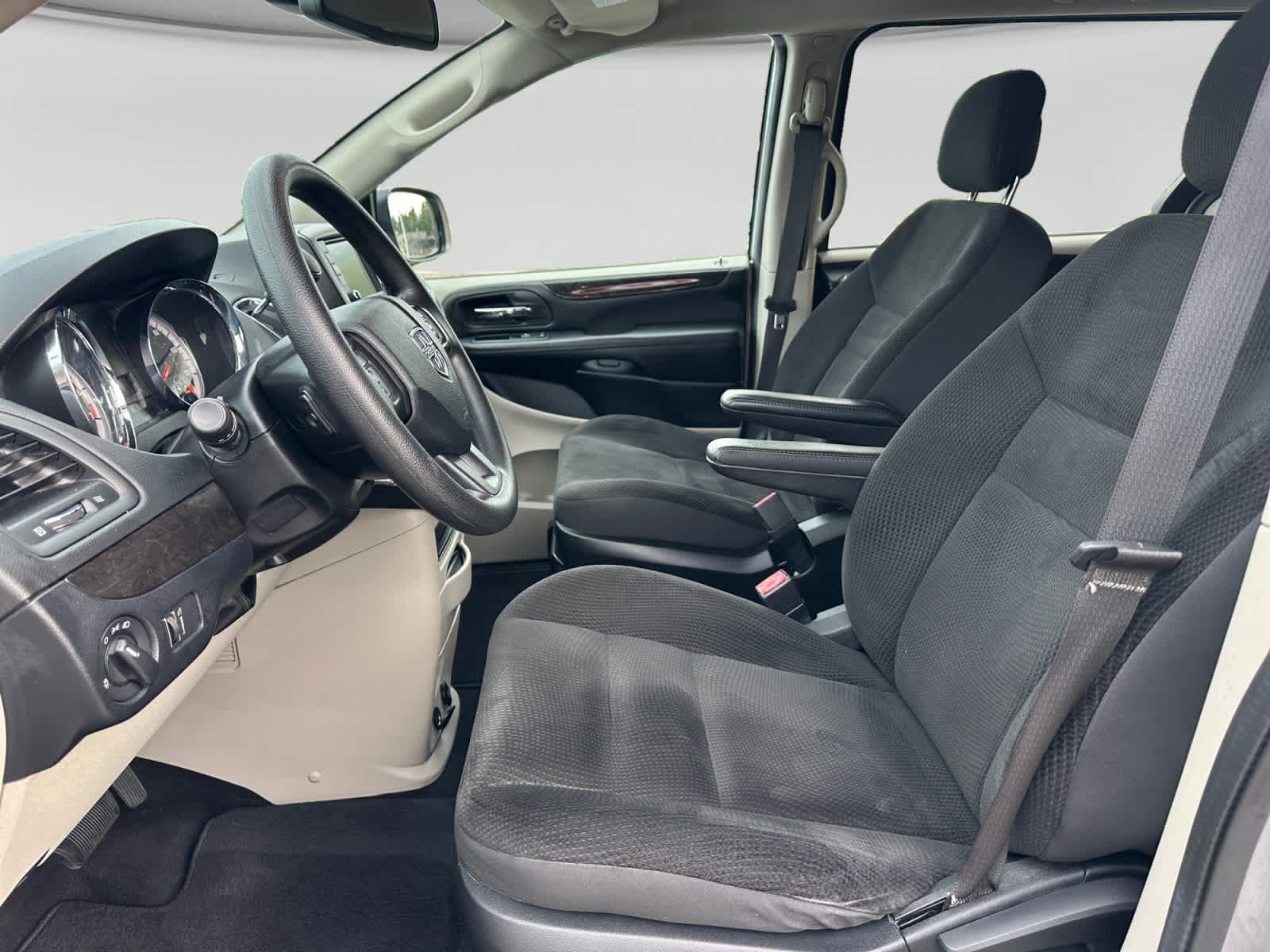 Used 2019 Dodge Grand Caravan SE FWD image 11