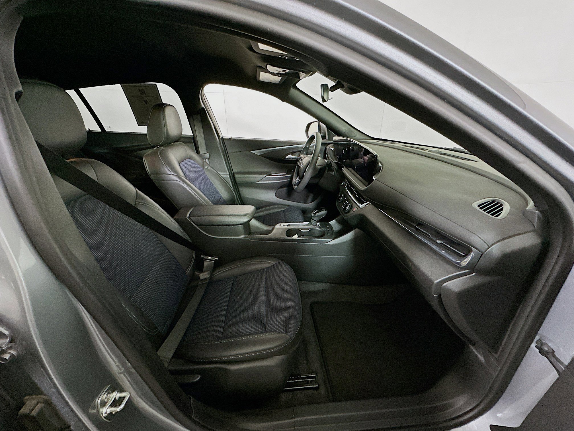 Used 2025 Buick Envista Preferred image 32