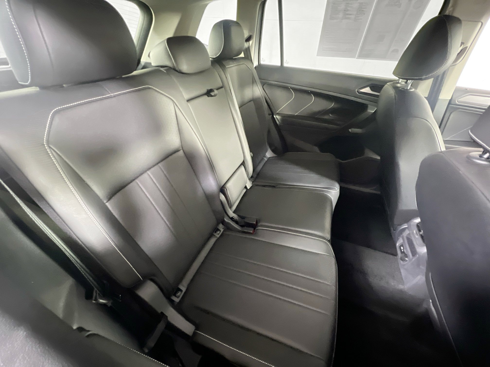 Used 2022 Volkswagen Tiguan SE AWD/4WD image 25