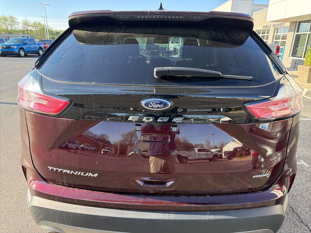 Used 2024 Ford Edge Titanium image 3