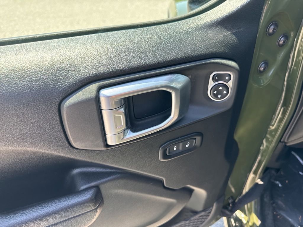 Used 2024 Jeep Wrangler Unlimited w/ Convenience Group AWD/4WD image 27