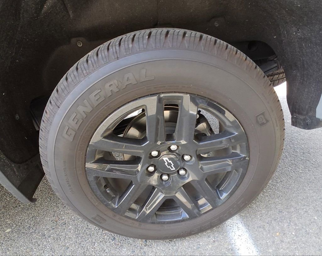 Used 2025 Chevrolet Silverado 1500 RST w/ Convenience Package II RWD image 2