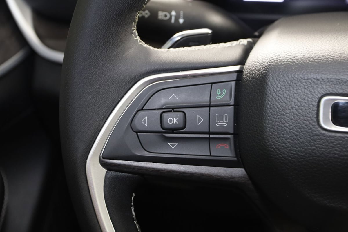 Used 2024 Jeep Grand Cherokee L Limited AWD/4WD image 37