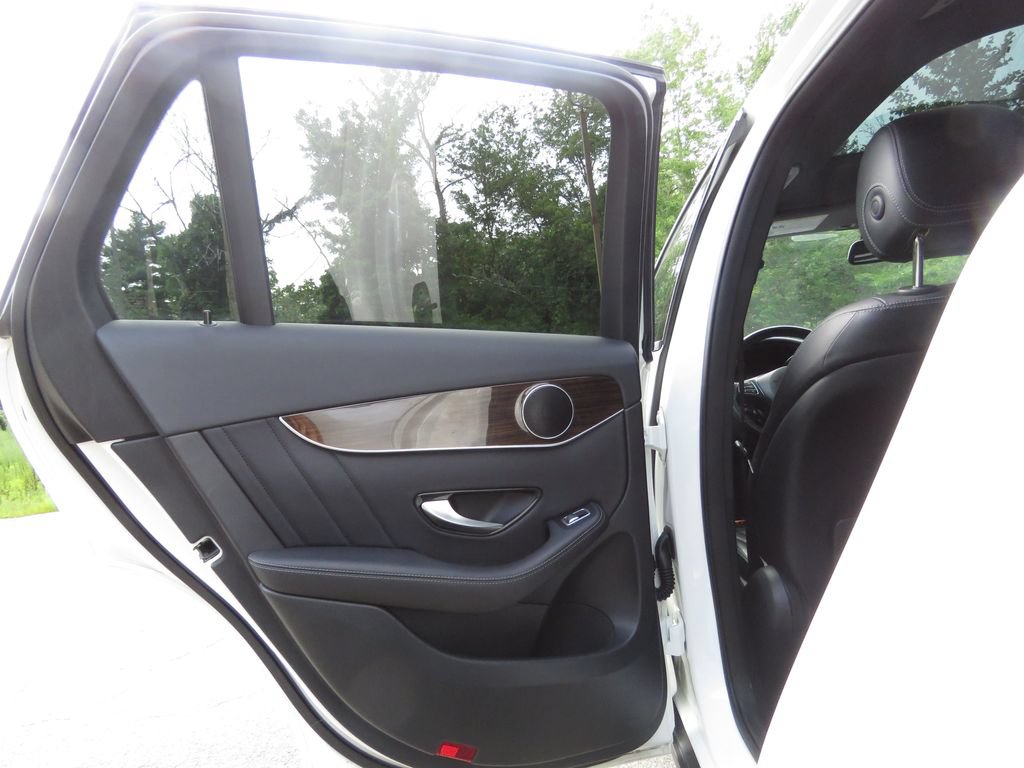 Used 2019 Mercedes-Benz GLC 300 4MATIC image 19