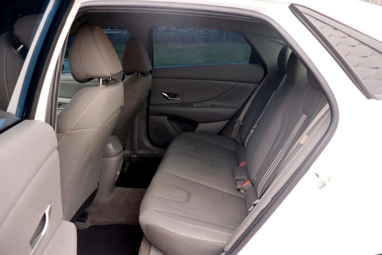 Used 2024 Hyundai Elantra SEL image 20