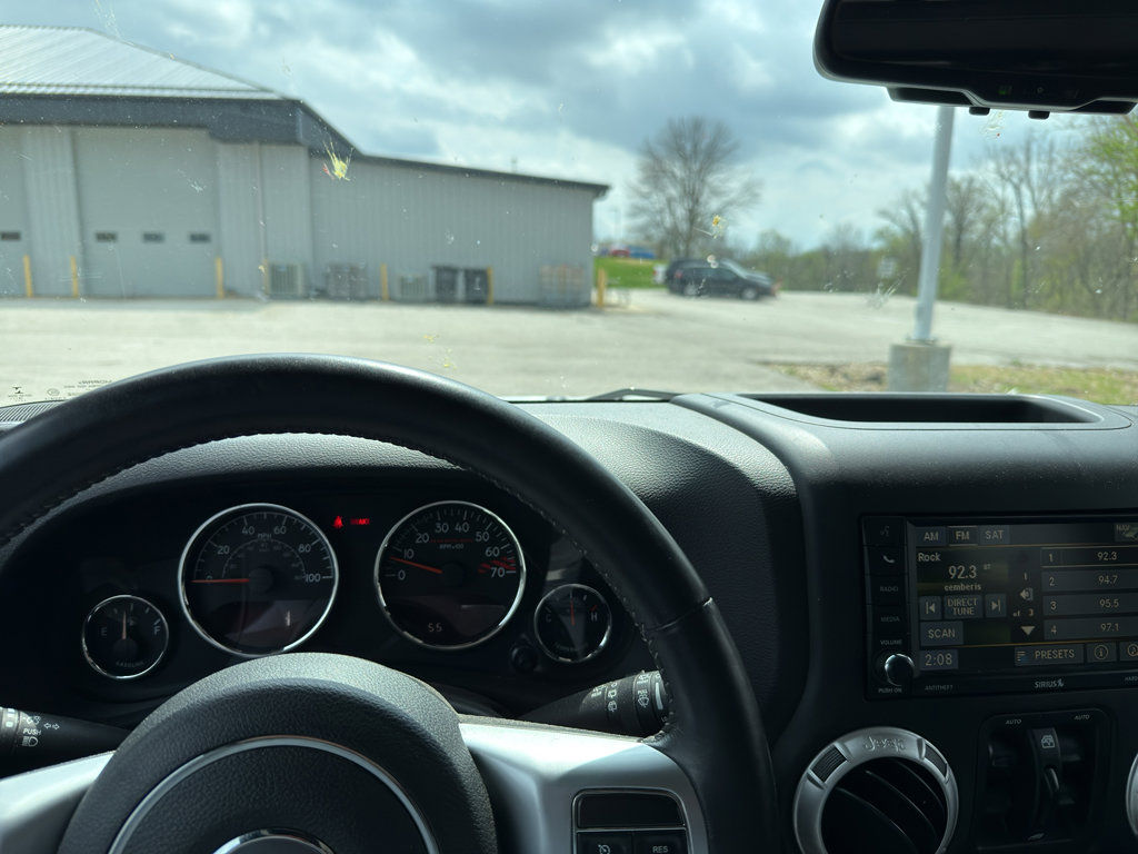 Used 2016 Jeep Wrangler Unlimited Rubicon image 10