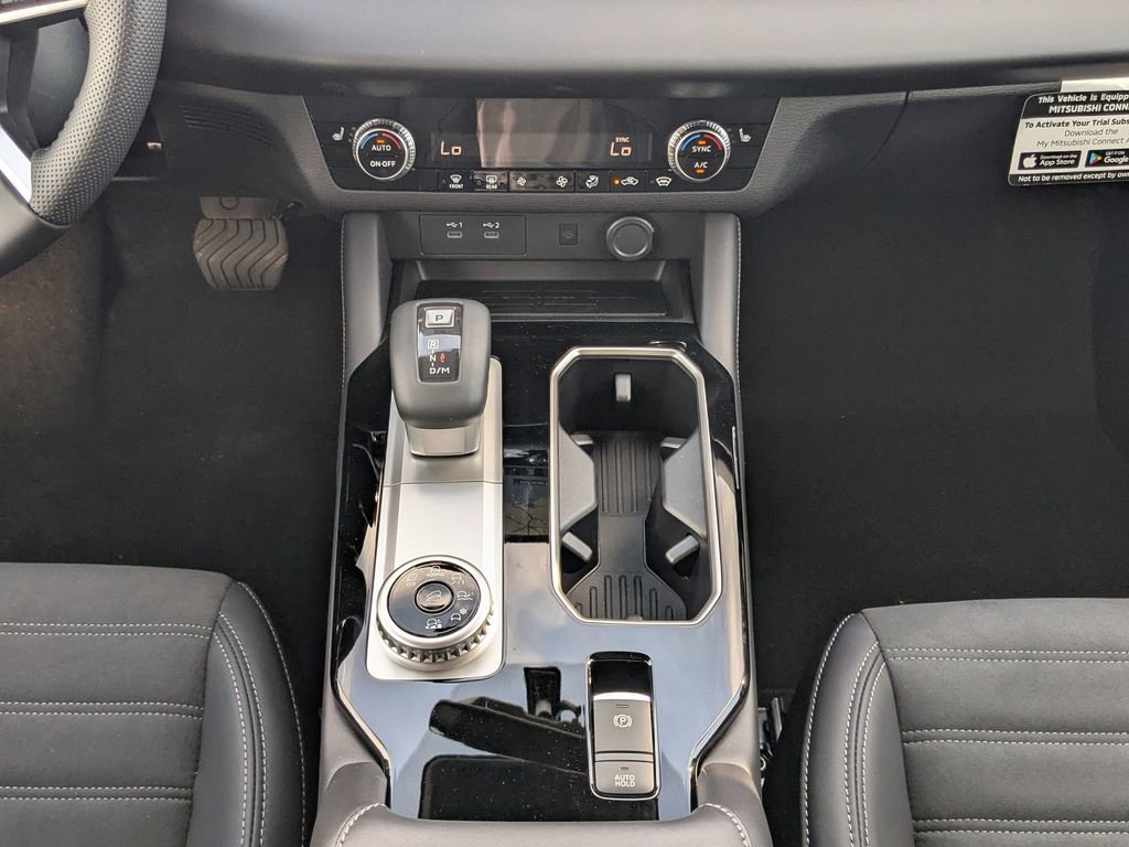 New 2025 Mitsubishi Outlander SE image 20