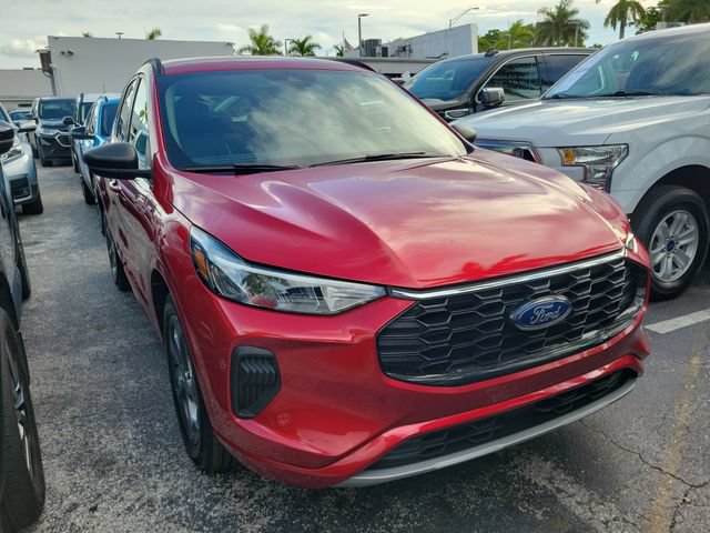 Used 2024 Ford Escape ST-Line w/ Tech Pack #1 FWD image 2