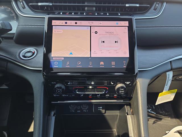 New 2025 Jeep Grand Cherokee Limited w/ Black Appearance Package image 9