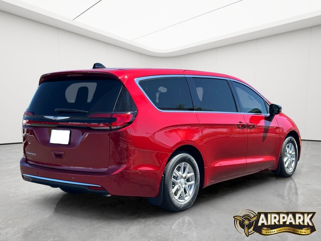 New 2025 Chrysler Pacifica Select image 4