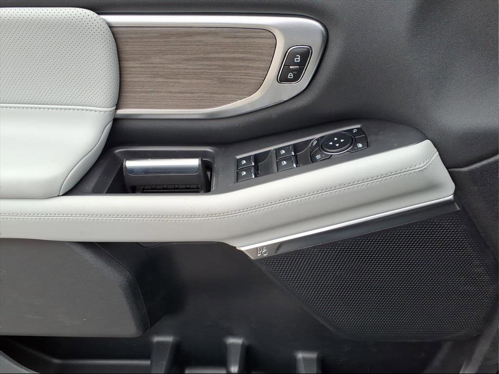 New 2025 Ford Expedition Max Platinum w/ Platinum Ultimate Package image 9