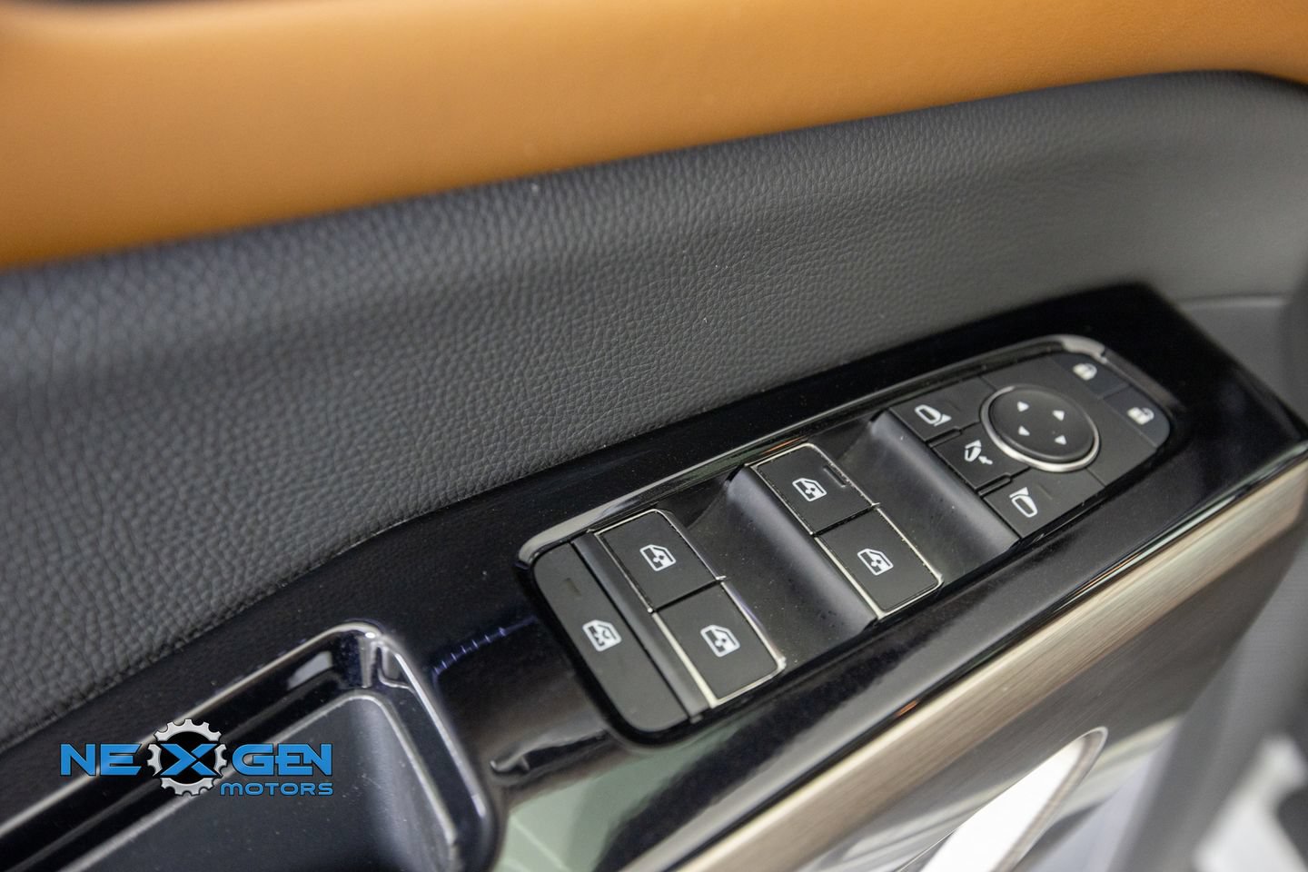 Used 2022 Nissan Pathfinder Platinum AWD/4WD image 12