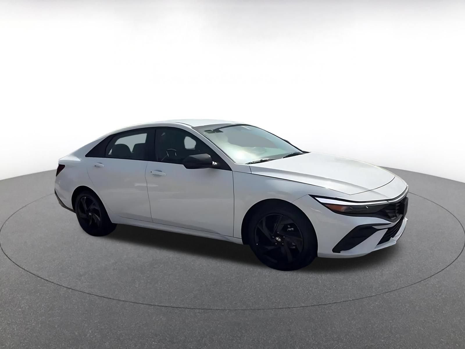 Used 2026 Hyundai Elantra Sport FWD image 2