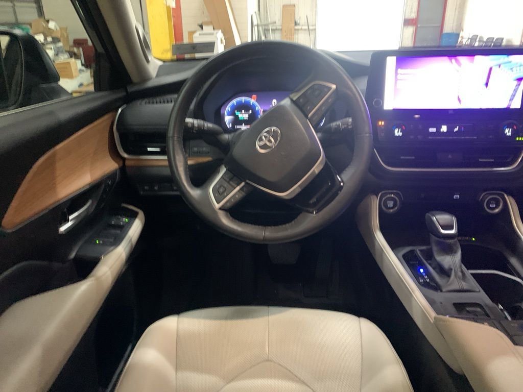Used 2024 Toyota Grand Highlander Limited image 16