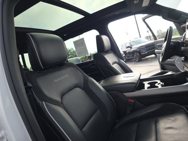 Used 2025 RAM 1500 Laramie AWD/4WD image 40