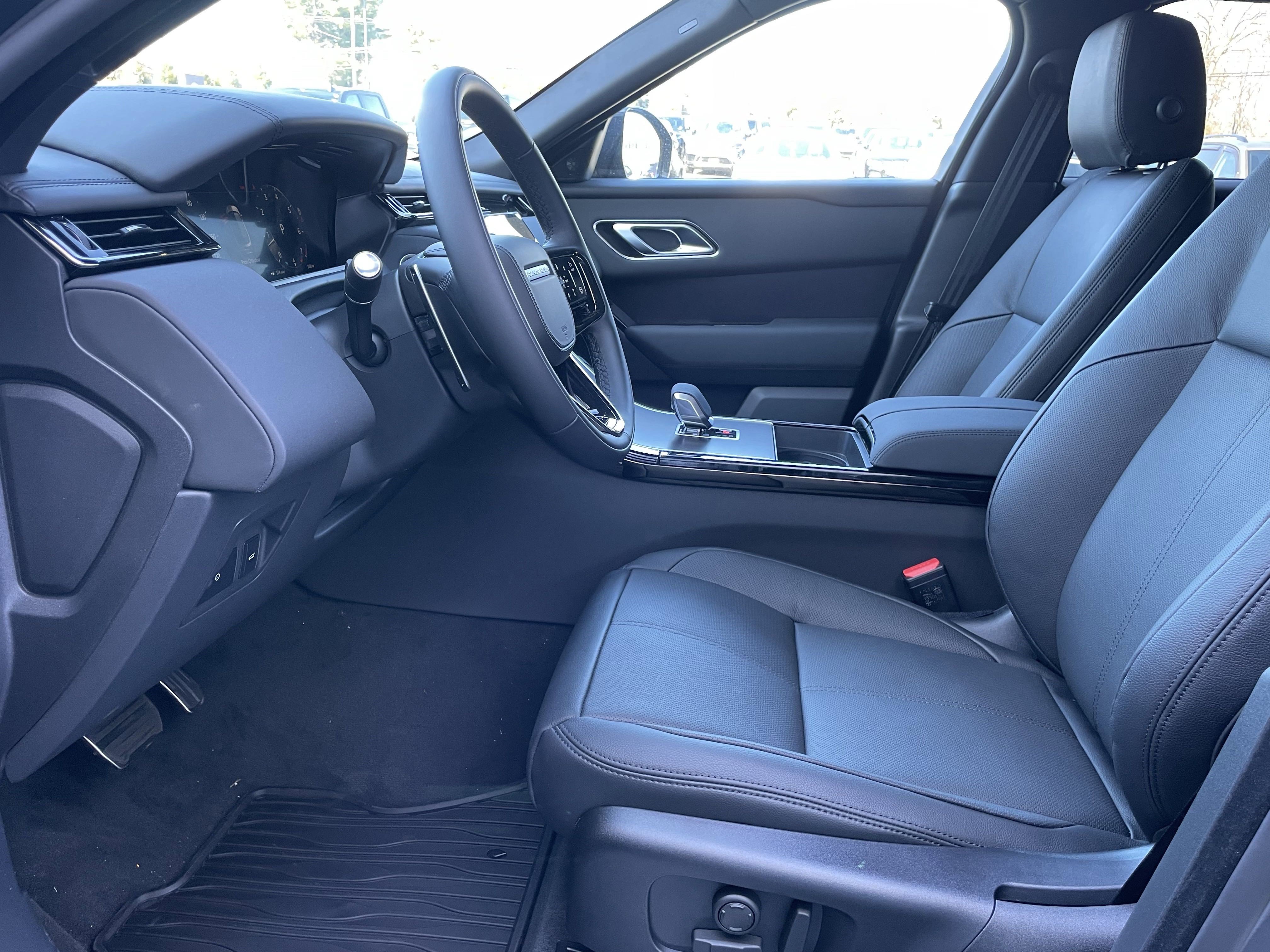 New 2026 Land Rover Range Rover Velar Dynamic SE image 14
