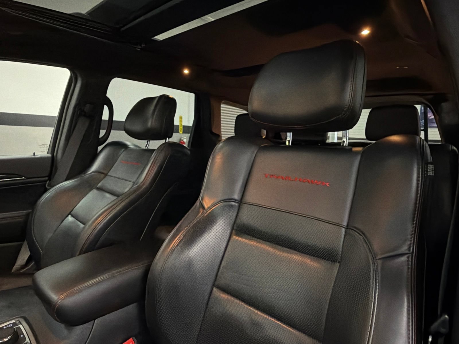 Used 2021 Jeep Grand Cherokee Trailhawk w/ Trailhawk Luxury Group AWD/4WD image 26