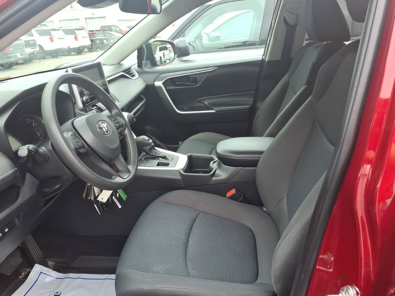 Used 2023 Toyota RAV4 LE AWD/4WD image 7