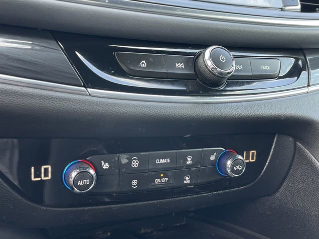 Used 2022 Buick Enclave Essence FWD image 18