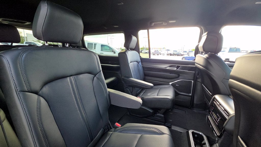 New 2026 Jeep Grand Wagoneer Limited AWD/4WD image 14